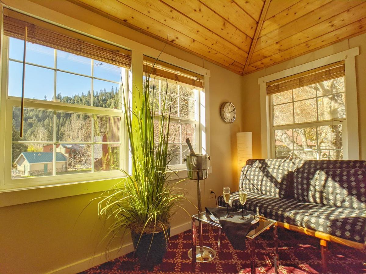 Carriage House Inn Downieville Exterior photo